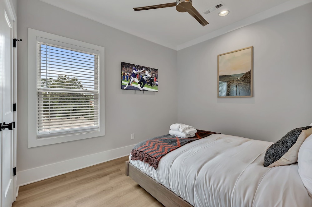 Soprano-private Rooftop-gr8 Walking Location