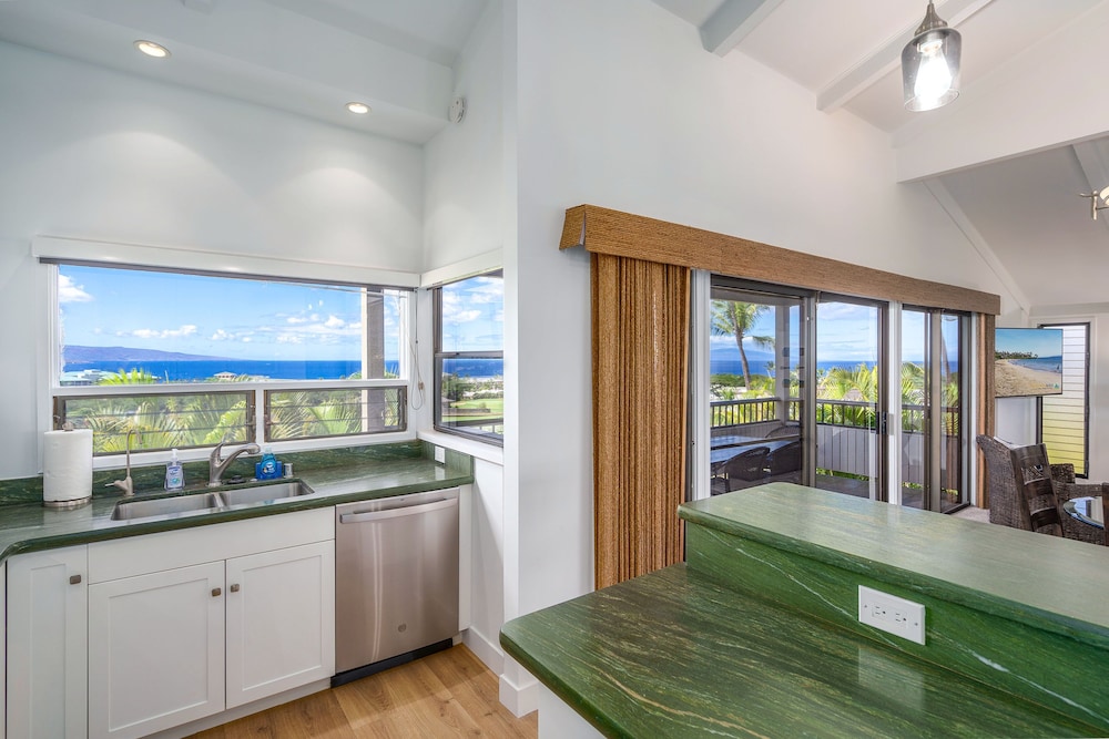 Wailea Ekolu 310 - Molokini to West Maui Ocean View, Modern Renovation, Split AC