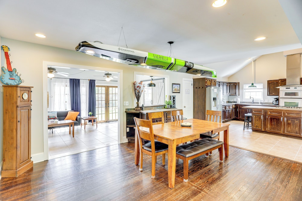 7 Mi to Dtwn: Family Retreat in Chattanooga