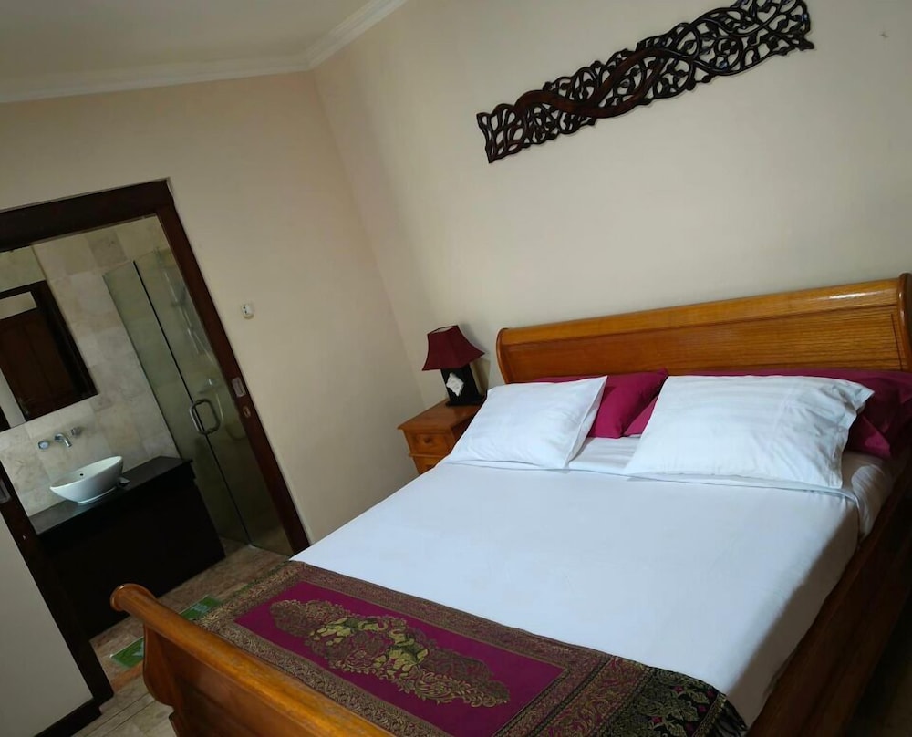 Villa Layang Bulan for men