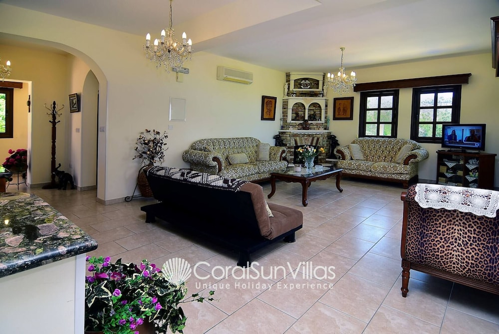 Away-from-it-all, Exceptional Sea Views Sleeps 10
