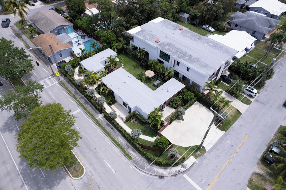 5BR Sleeps 14 w/ In-law Suite & Bbq!