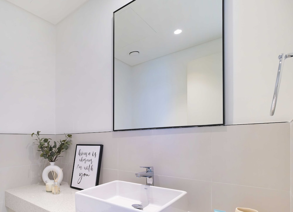 LUX The Marina Vista Beachfront Suite