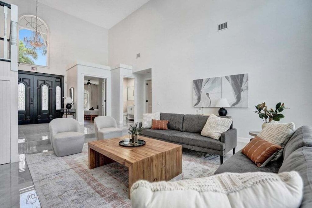 6br Elegant Hollywood Lakes Mansion W/ Pool & Spa 6 Bedroom Home