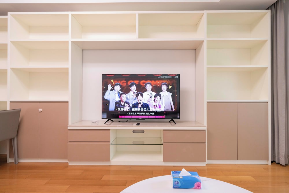 Tyms Stylish 1BR 1BA Apt Xujiahui Center
