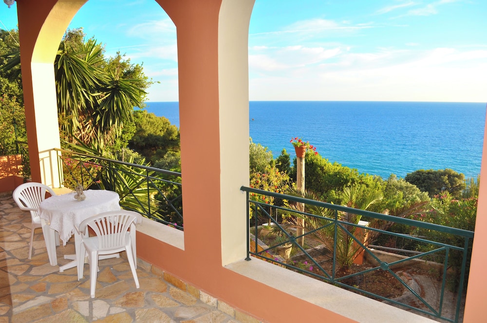Villa Takis on Pelekas Beach, Apartment B With sea View