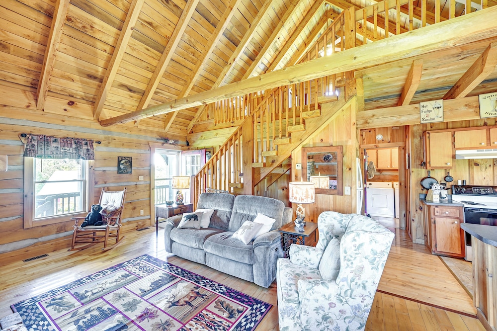 2 Mi to Mabry Mill: Mtn-view Cabin w/ Porch!