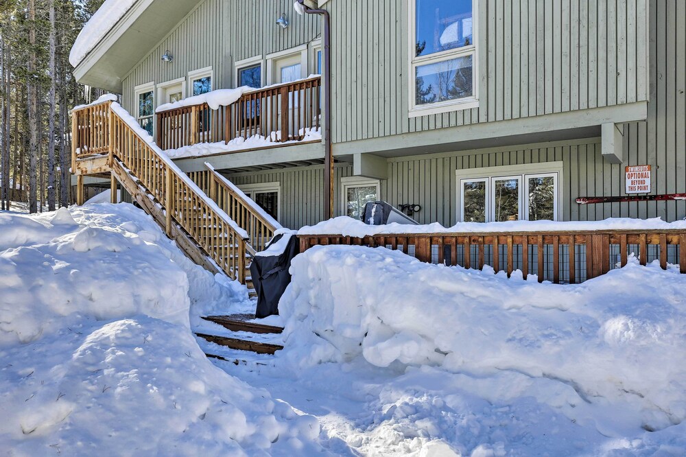 Hot Tub Relaxation: Breck Gem 3 Mi to Skiing! view 2