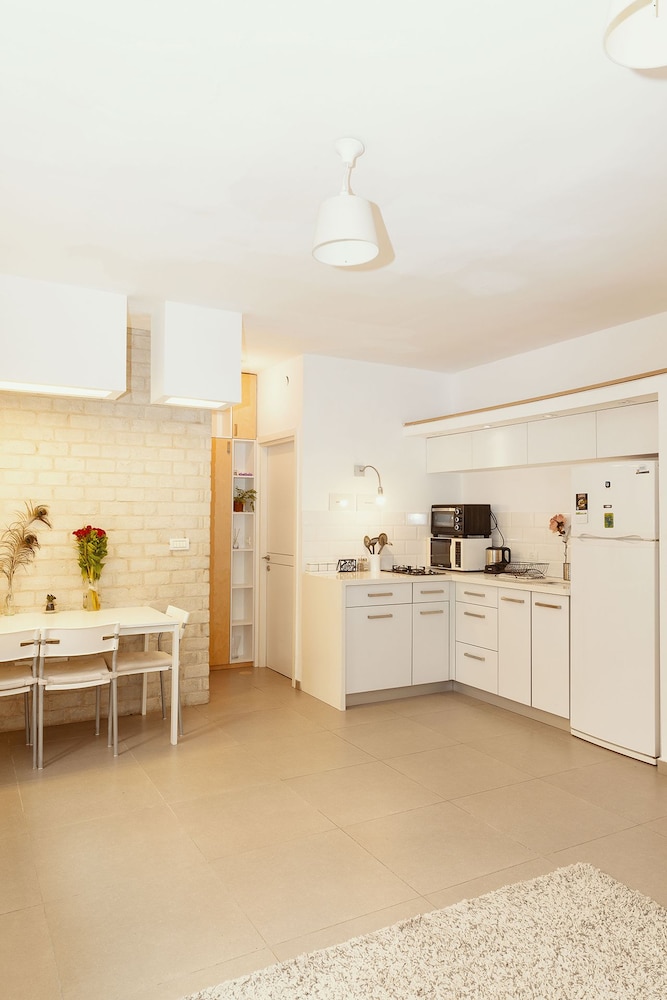 2Rooms Perfect Location 1Min to Beach