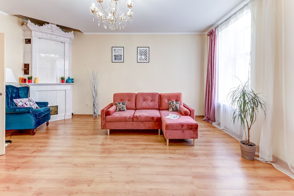 Home4day Central Apartment on Nevsky Prospekt
