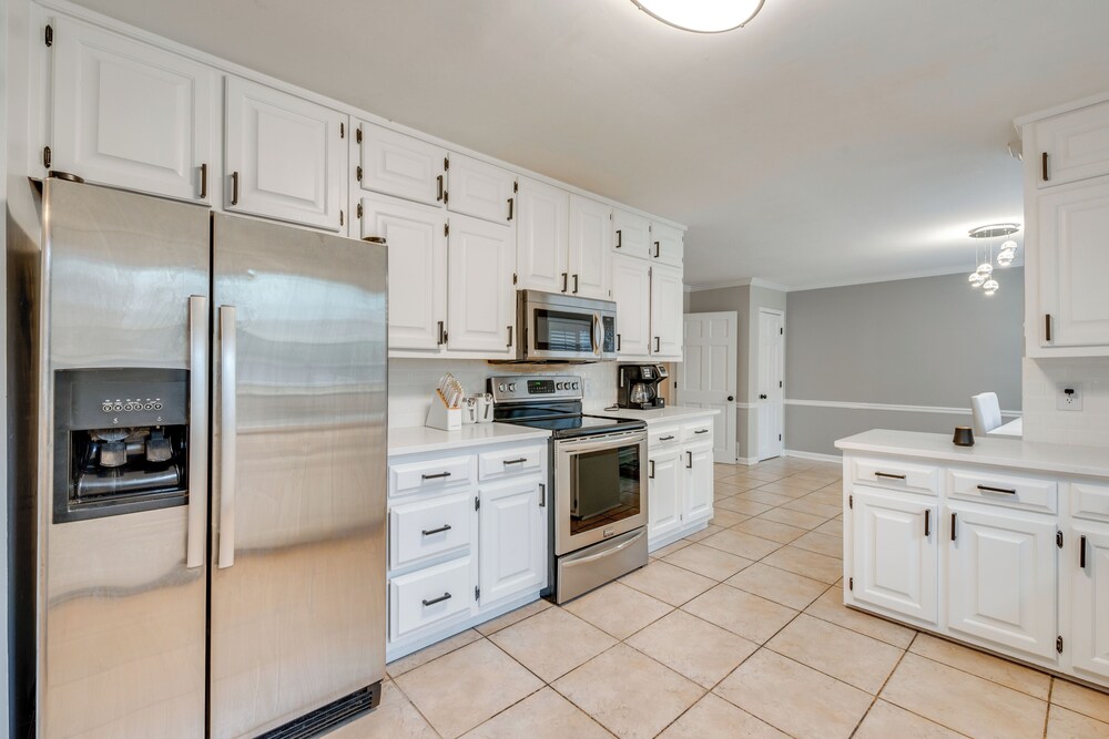 Spacious Home w/ Deck in Marietta!