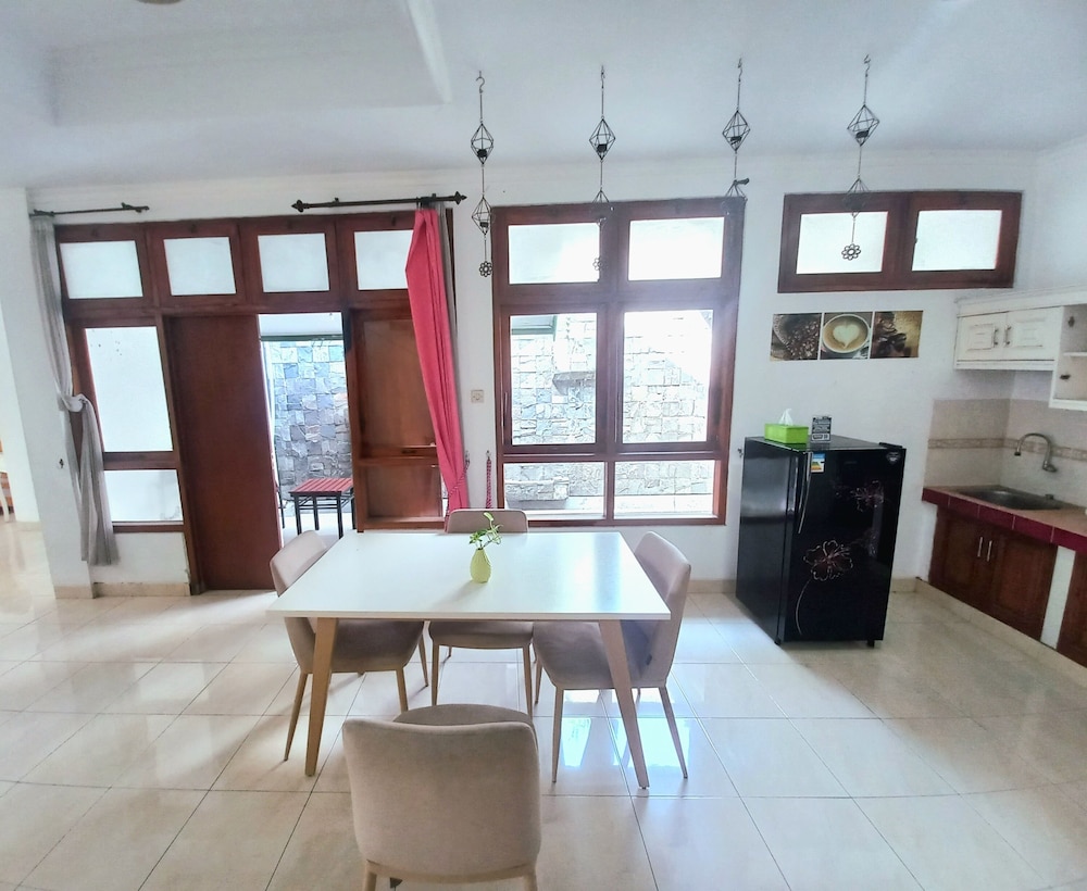 Homestay Jogja 4 Kamar Tidur Full AC Seputaran Umbulharjo dekat Gembiraloka view 2