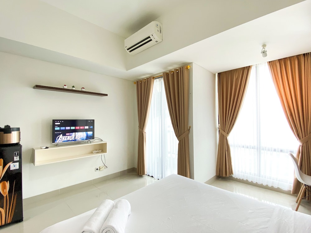 Homey And Nice Studio At Lrt City Bekasi Apartment