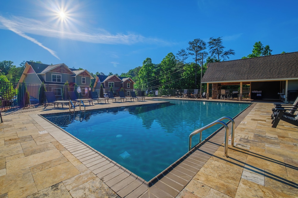 Luna Bear Lodge