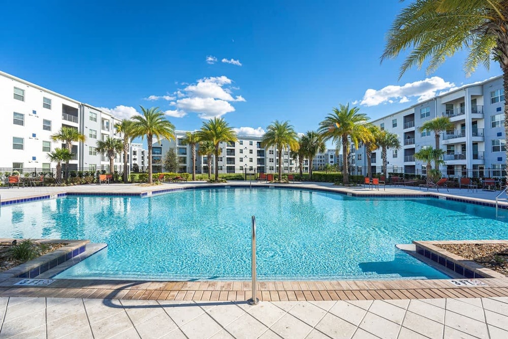 Beautiful Decor 2BR Apartment Near Disney