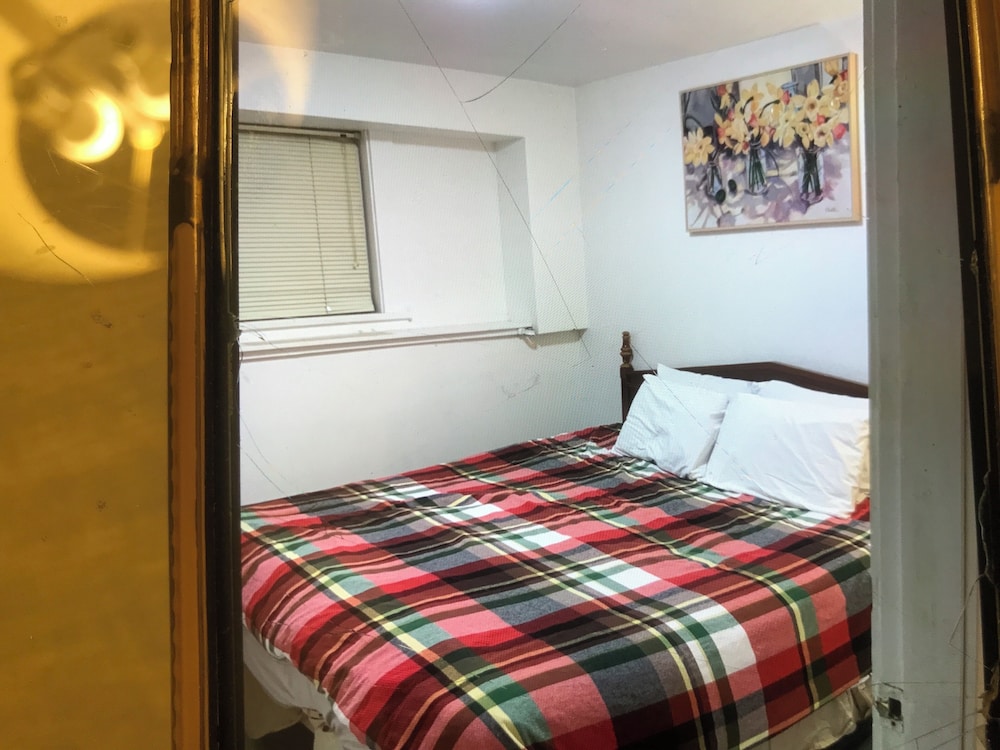 West Broadway guesthouse