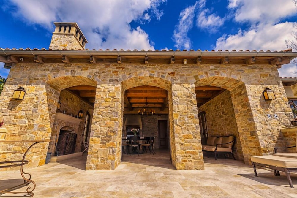 Lx1: Chateau D' Renaitre - Carmel-by-the-sea Luxury Villa: - Property Image 7