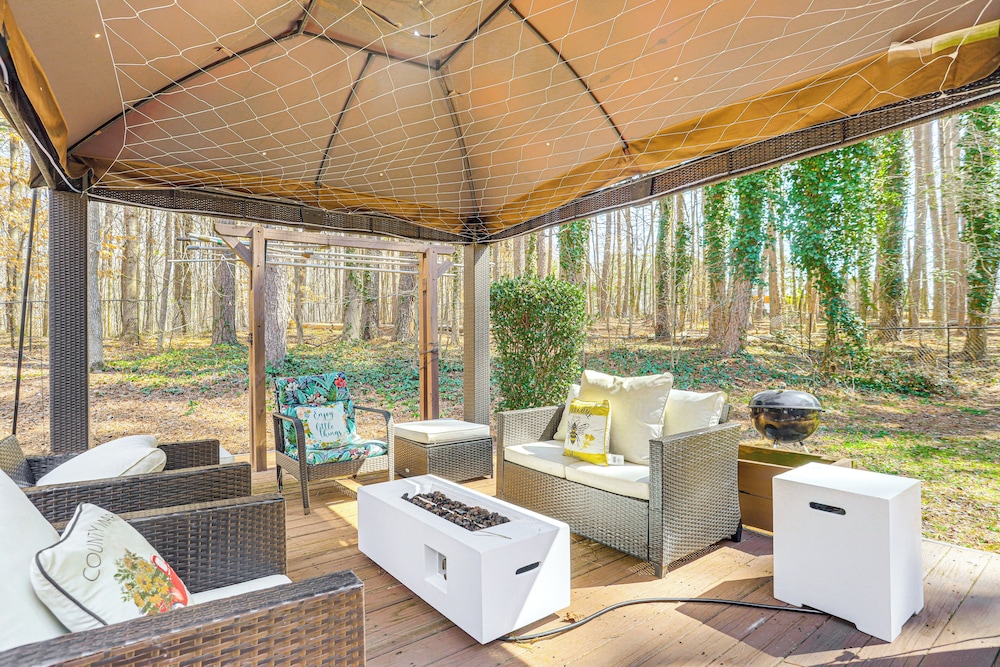 Private Hot Tub & Deck: Family Gem in Alpharetta