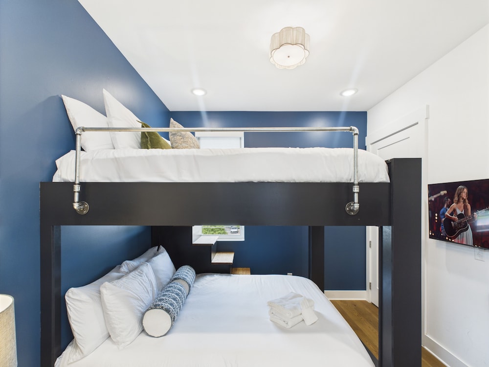 Gallatin Retreat-private Balcony-in East Nashville