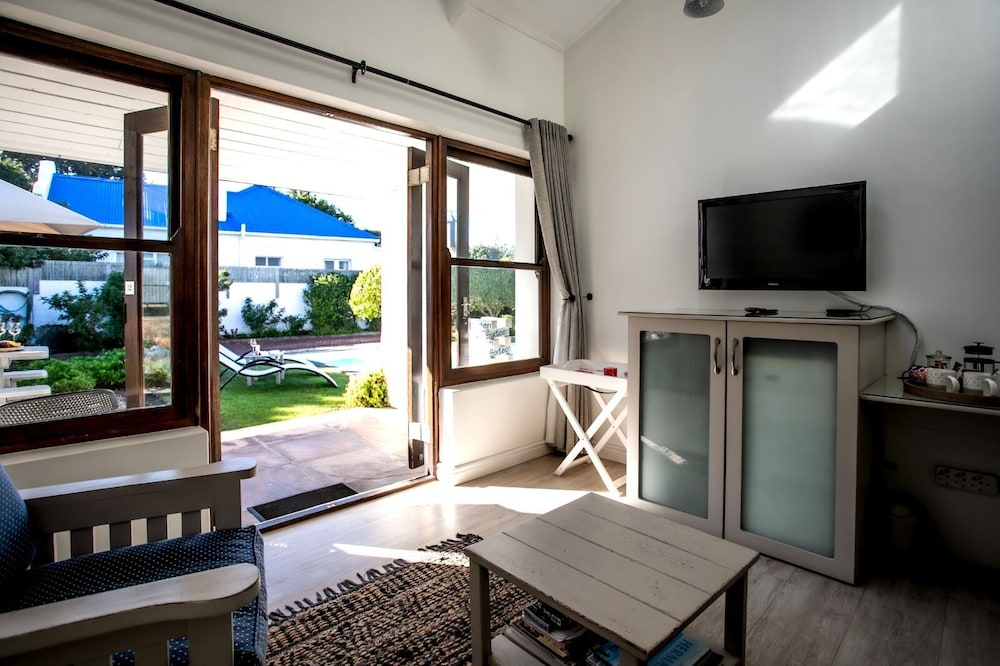 Sixteen Guest House on Main