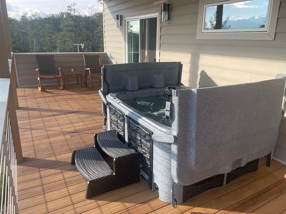 Sleeps12 Pet Friendly 2 Hottubs Views Full Kitchen