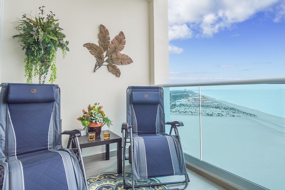 Stunning 1 Bedroom Condominium