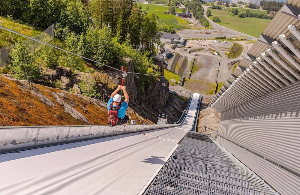 Hiking, Ski Resort, Local Shuttle bus Oslo Airport