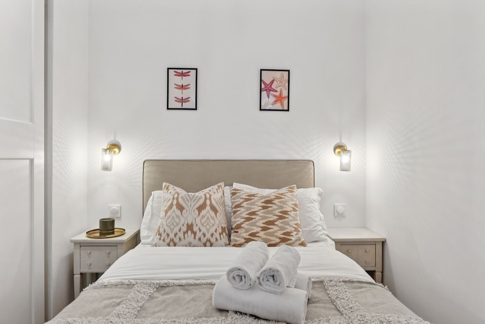 Classy 1BR - Elysee & Madeleine Area