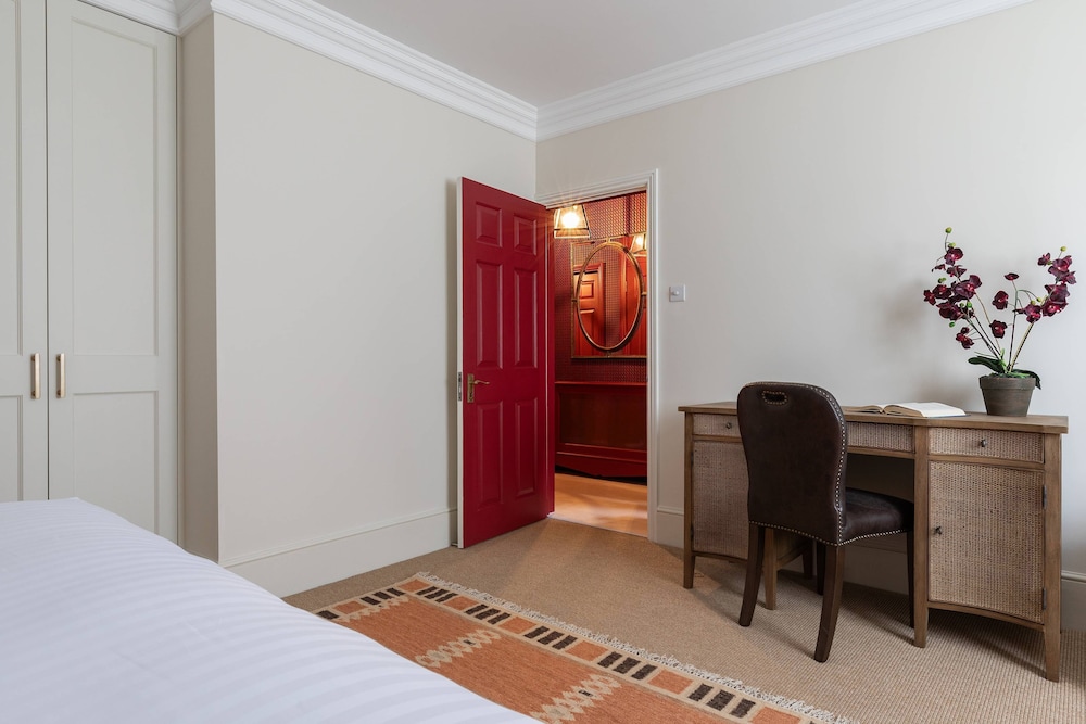 Tite Street IX by Onefinestay