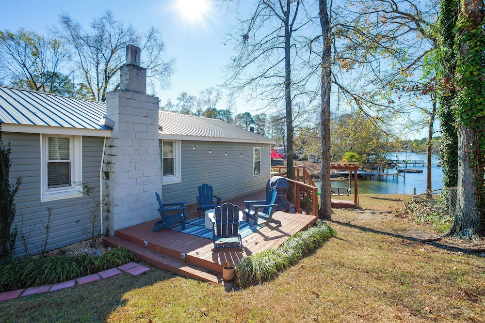 Lake Murray Retreat w/ Fishing Dock, Near Marinas!