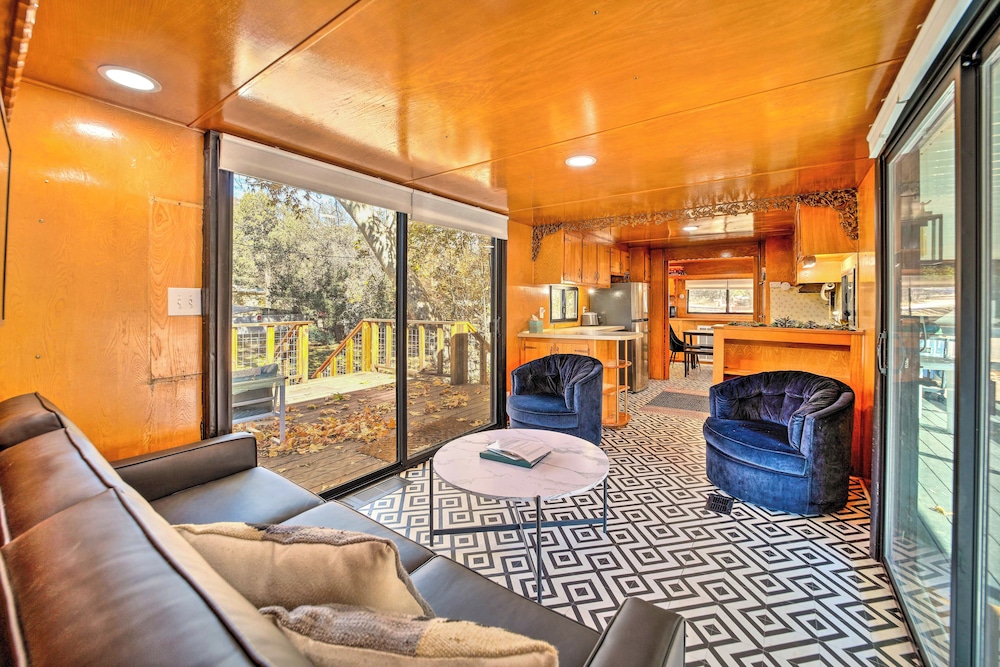 Payson Vacations - Waterfront Payson Escape w/ Private Hot Tub  Deck - Property Image 1