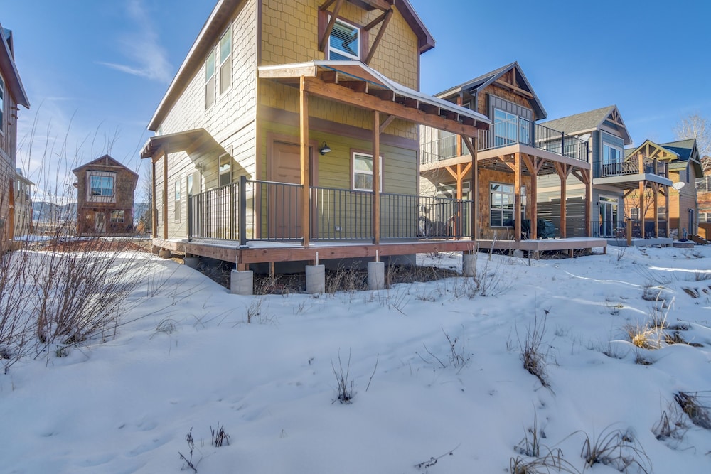 4 Mi to Granby Ranch: Cabin w/ Hot Tub Access!