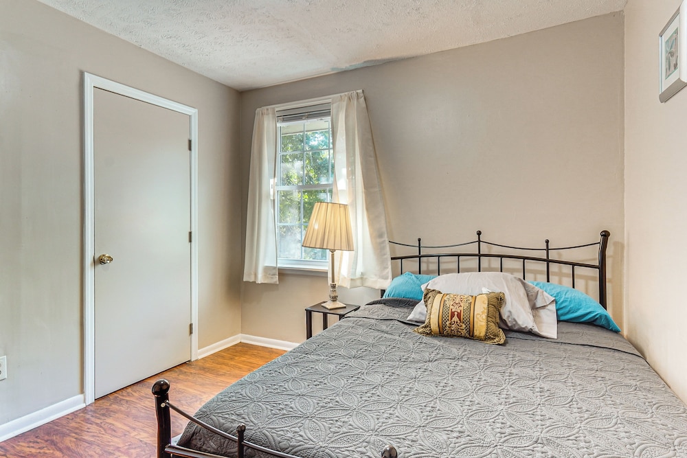 5 Mi to Fort Bragg: Family Gem Near Parks & Trails