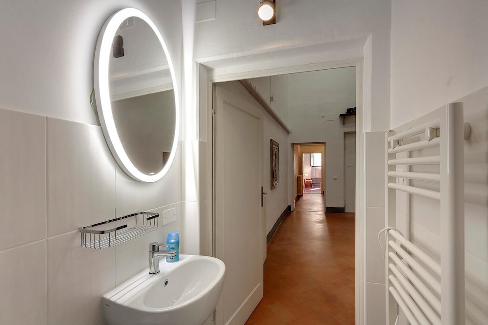 Servi 34 in Firenze With 3 Bedrooms and 2 Bathrooms