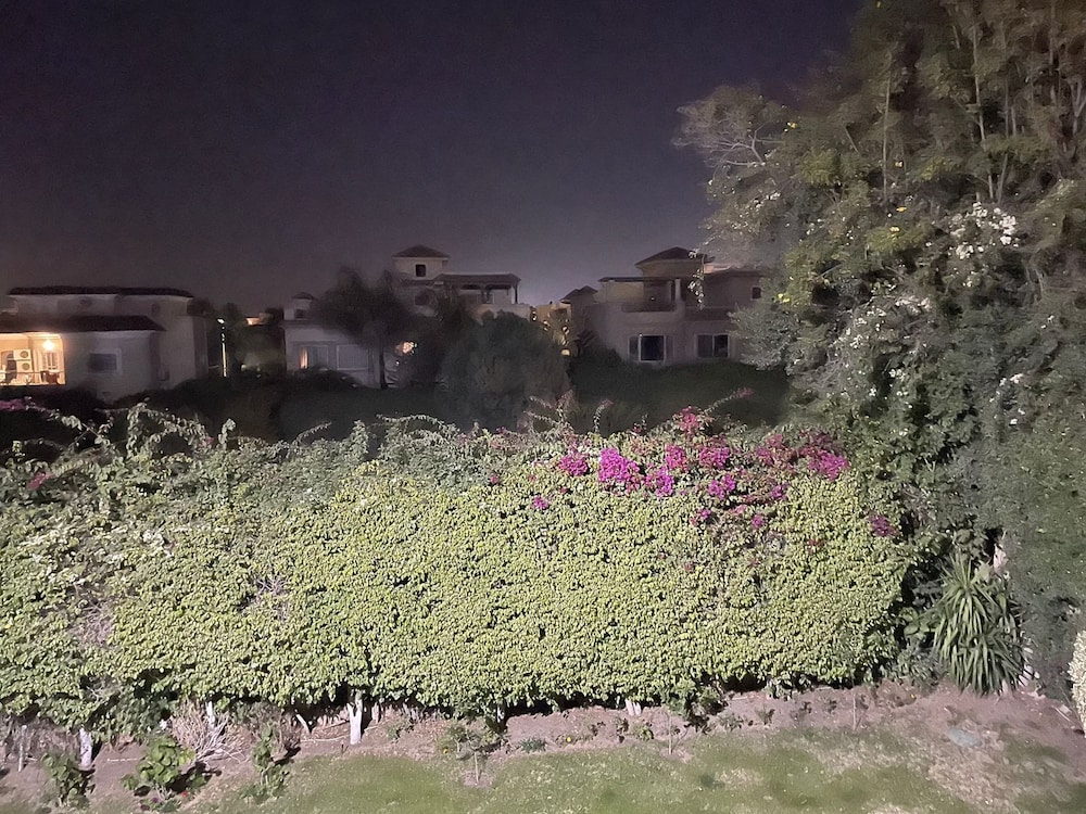 Beverly hills villa with garden