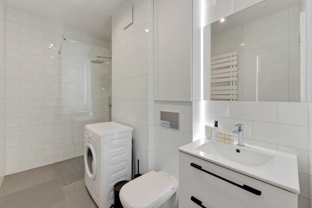 Aura - Riverside & Parking by Downtown Apartments