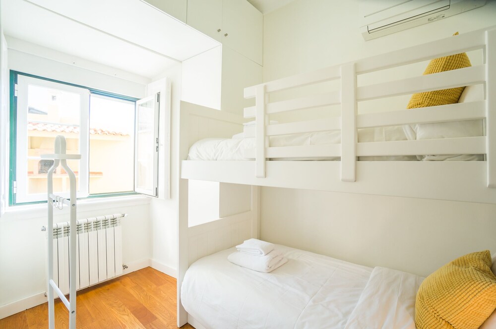 Panoramic Tagus River Terrace Apartment in Alfama view 5