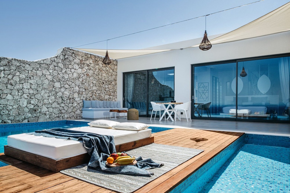Emerald Villas & Suites