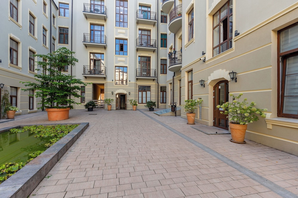 Studio Piotrkowska 37 by Renters view 5
