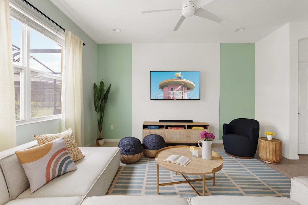 Sleeps 18! Solterra Resort, Pool, Gameroom, Themed Bdrs Broad Oak by Avantstay