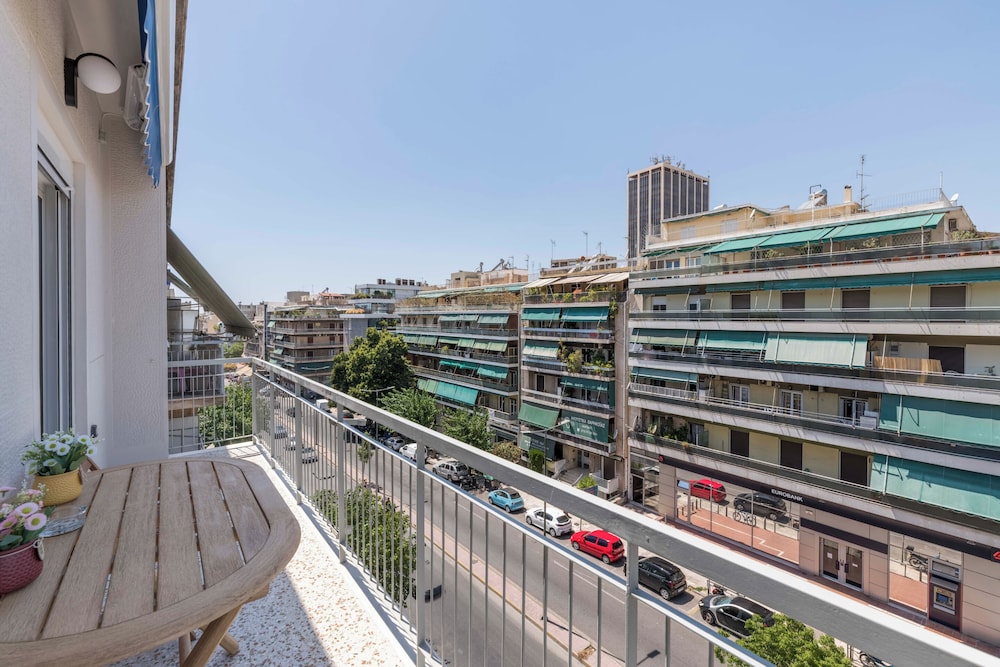 Michalakopoulou Cover & Bright Apartment