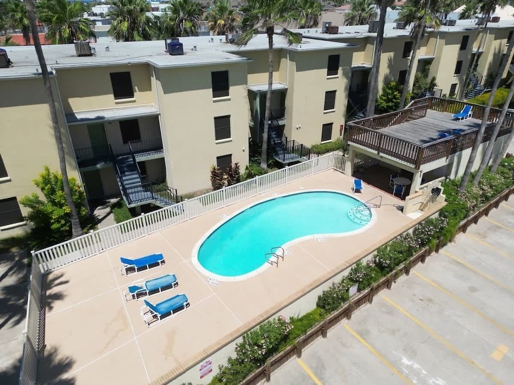 2 Levels Pool Near Beach 2 Patios 2 Bedroom Apts