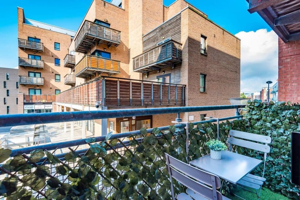 Host Apartments Liberty Place