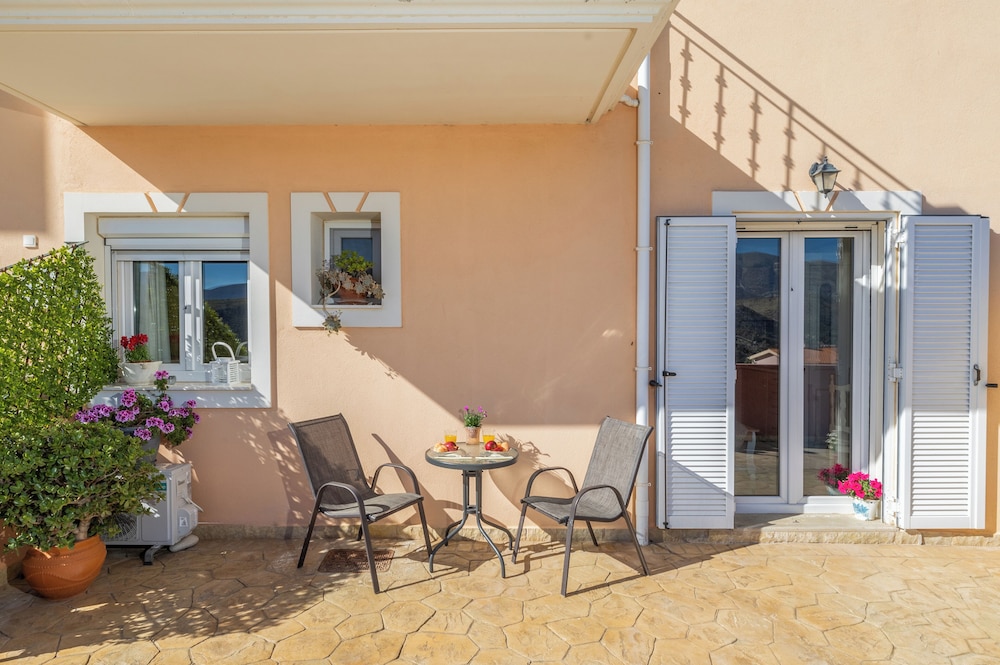 Phevos Seaview Apartment