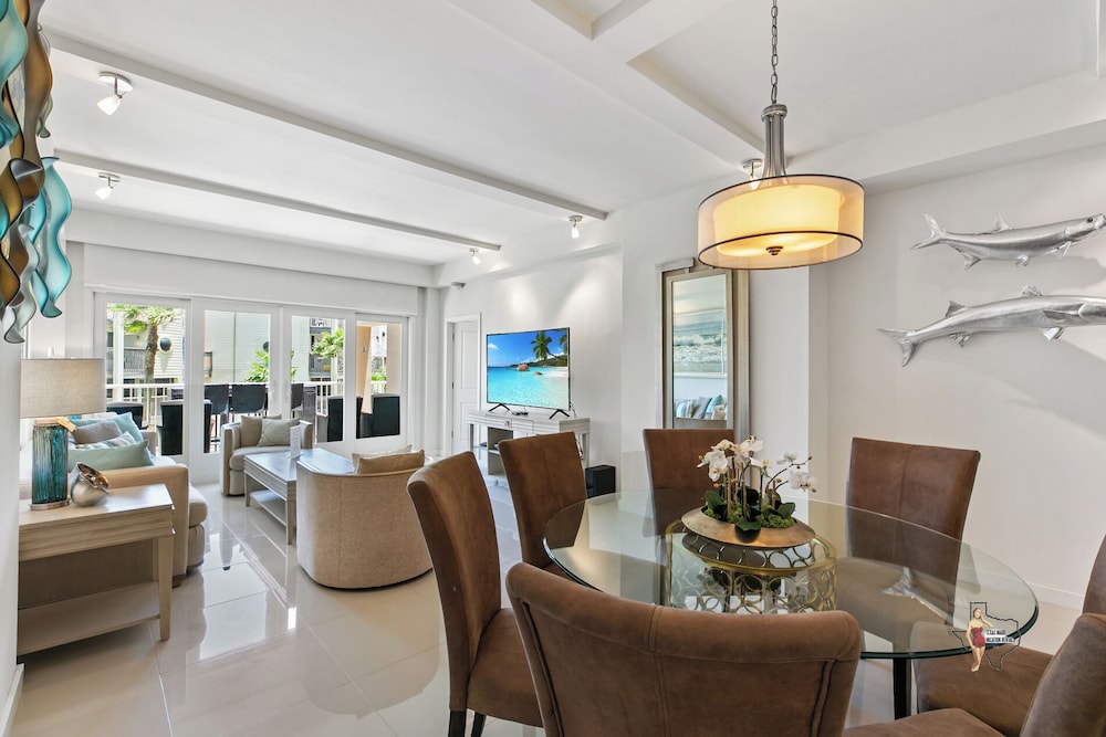 Bahia Mar-Solare Beachfront & Two Pools