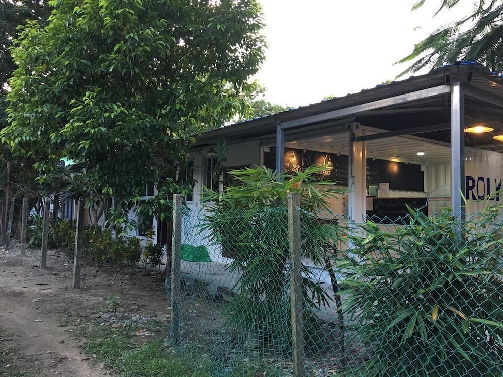 Roly Airport Residence