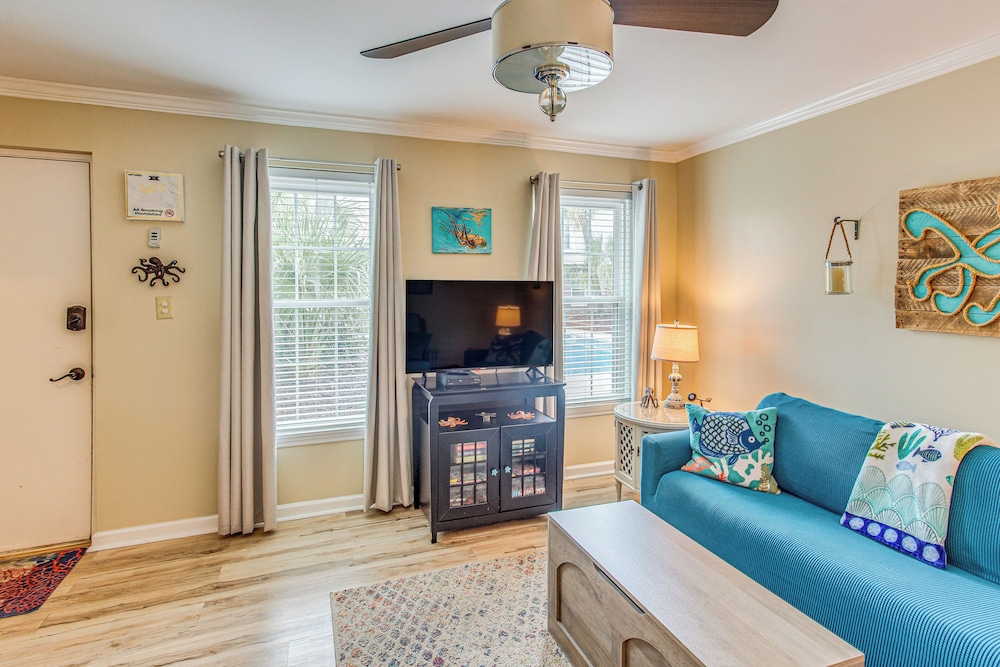 4 Blocks to Ocean: North Myrtle Beach Condo