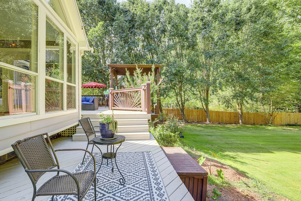 6 Mi to Stone Mountain Park: Home w/ Deck!
