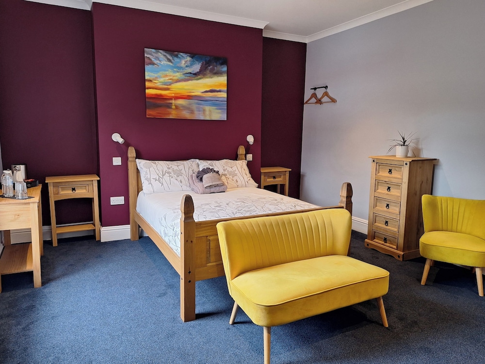 Room-comfortable and Spacious - Guest Ro