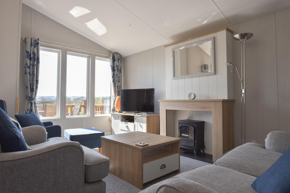 Poppy Lodge Perfect for Bird Watching Stargazing view 5
